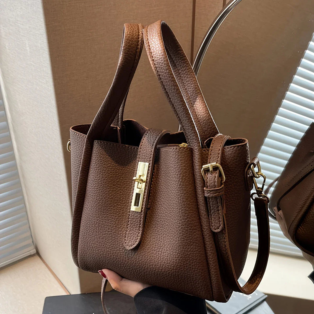 Sac bandoulière femme chic en similicuir beige, design besace épuré, idéal comme sac à main quotidien
