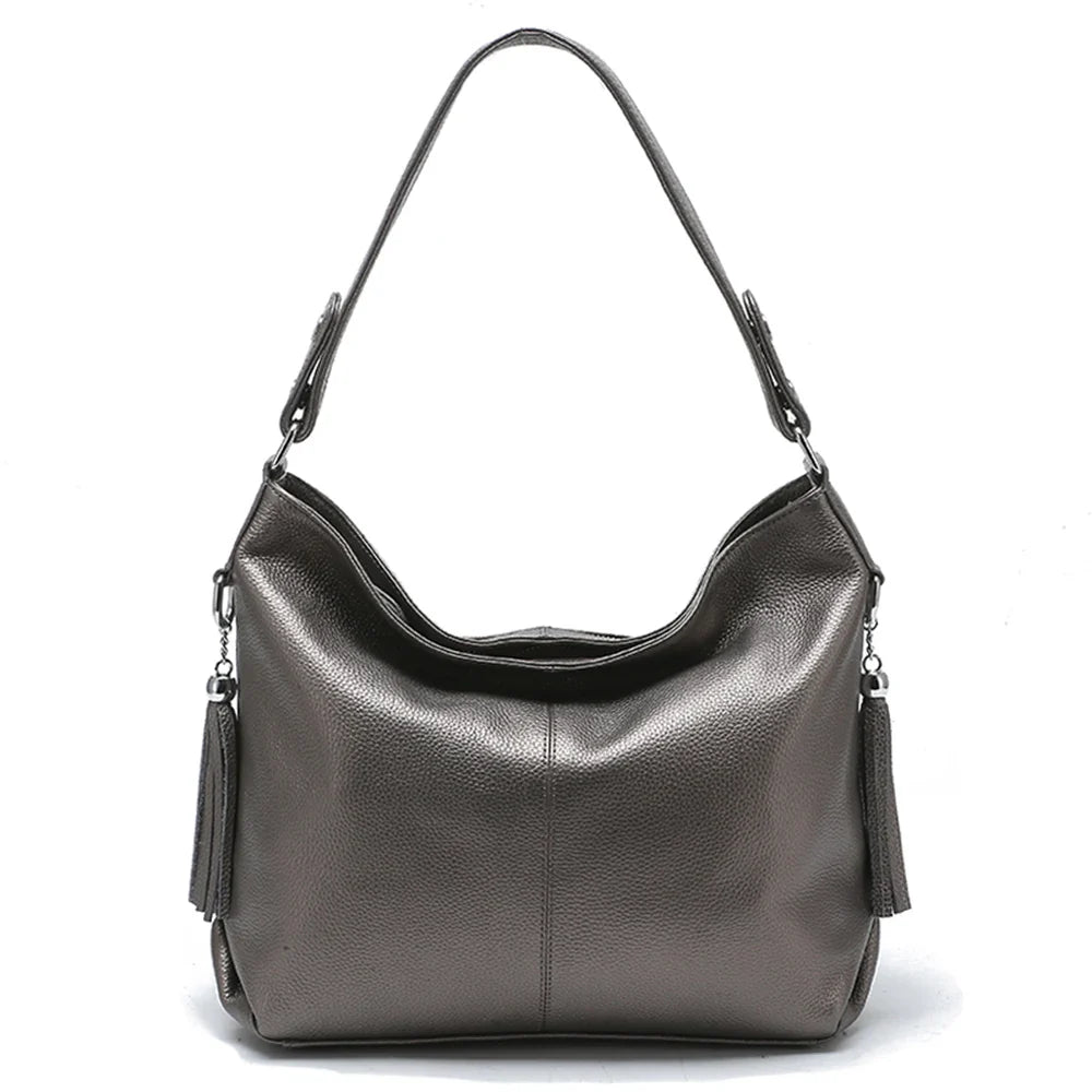 Sac femme de qualité, grand et élégant. En cuir synthétique robuste, idéal pour un usage quotidien polyvalent.