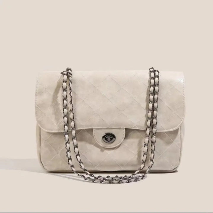 Sac à main noir pour femme, simili cuir vegan, avec bandoulière et anse chaîne. Idéal pour toutes occasions.