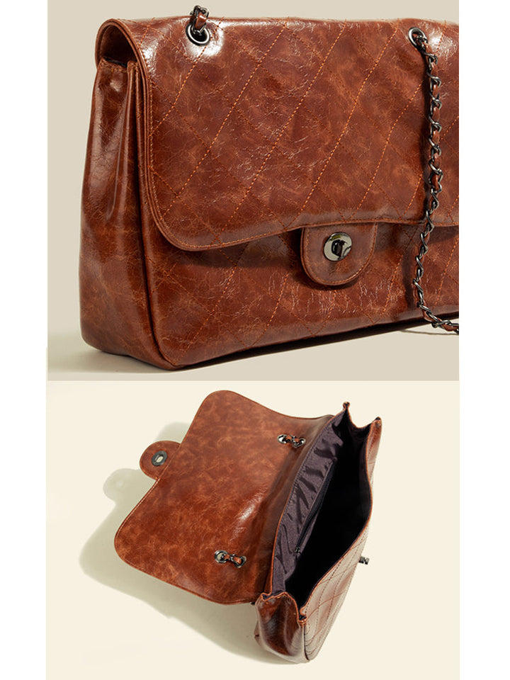 Élégant sac à main blanc femme en simili cuir vegan, avec anse chaîne et bandoulière. Accessoire mode chic.