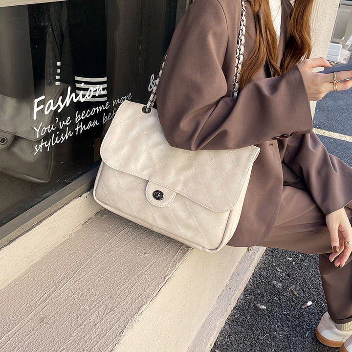 Sac à main femme polyvalent: sac épaule ou bandoulière. Simili cuir chic avec anse chaîne élégante et tendance.