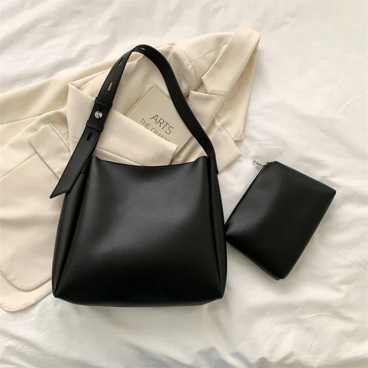 Sac épaule femme avec poignée confortable, design épuré pour un look moderne.