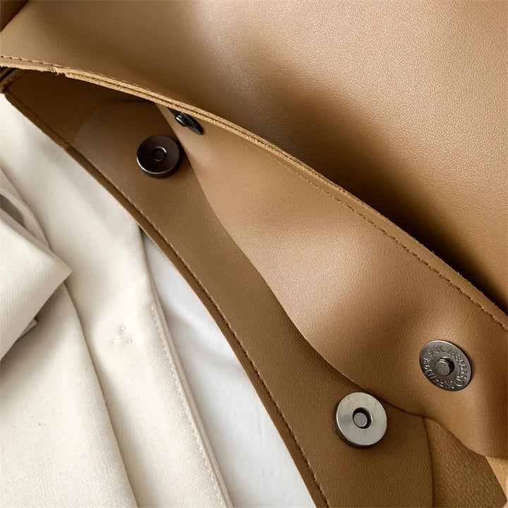 Sac cabas similicuir pour femme, grand format, compagnon idéal pour le bureau ou le shopping.
