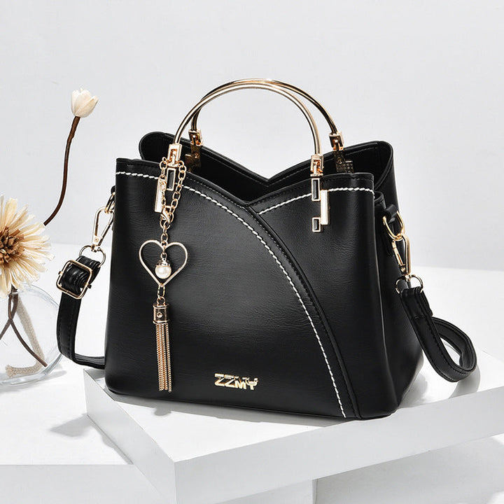 Sac à main femme au design élégant, idéal pour porter à la main ou à l'épaule. Pratique et tendance.