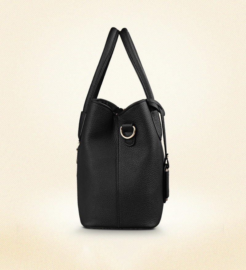 Sac noir femme en cuir grainé, élégant et intemporel. Idéal comme sac à main pour le quotidien, chic et pratique.