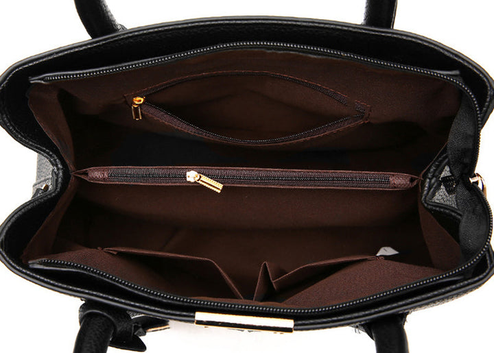 Accessoire mode femme : sac à main noir en cuir grainé. Élégant, polyvalent et parfait pour un look quotidien raffiné.