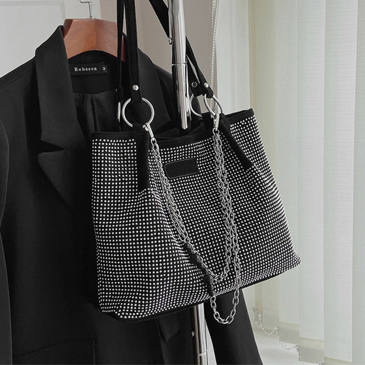 Sac bourse noir Luna pour femme, orné de strass, idéal fête, accessoire mode.