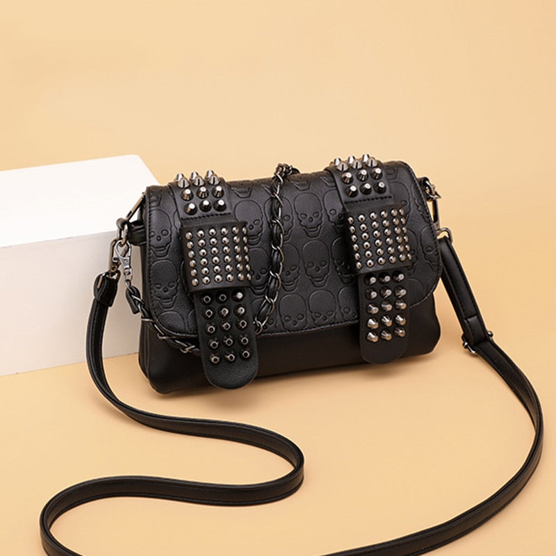 Sac à main femme noir original rock, bandoulière, similicuir, accessoire mode tendance.