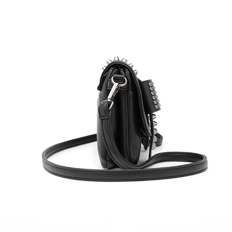 Sac à main noir original rock pour femme, design unique, accessoire mode et tendance chic.