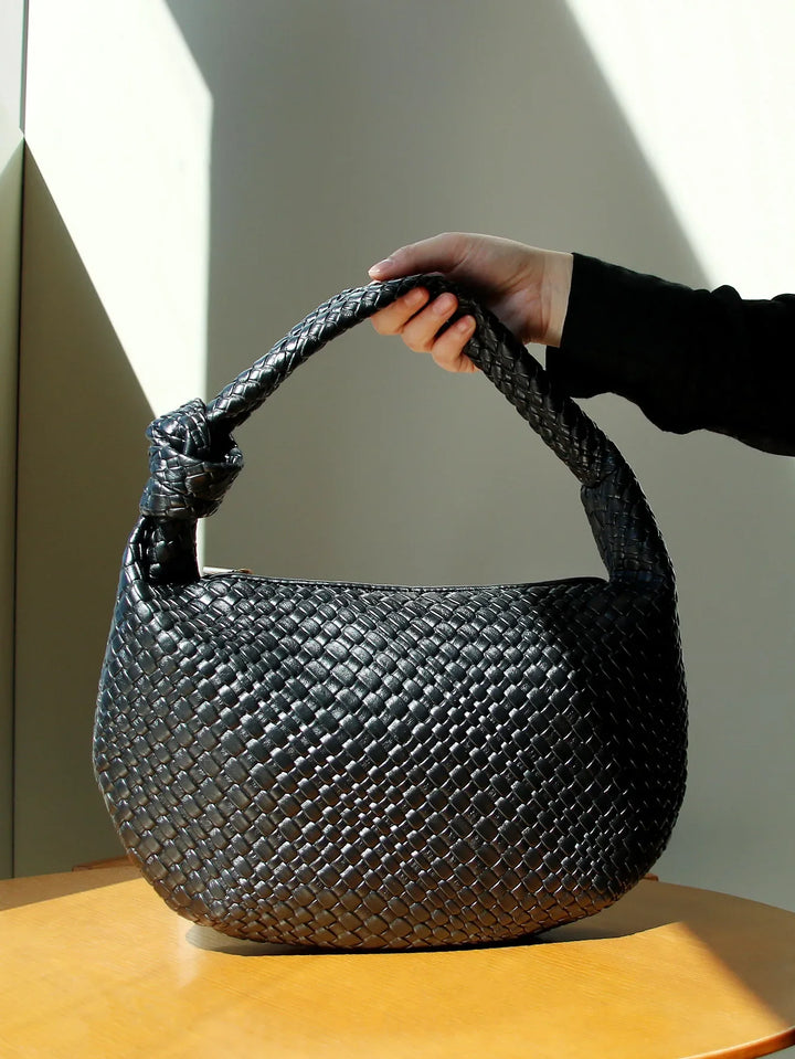 Sac à main femme noir rond tressé élégant en similicuir, idéal pour un look chic au quotidien ou porté épaule.