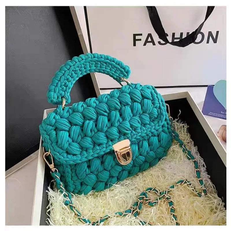 Sac à main femme Olbia en crochet de coton recyclé, petit format élégant et sophistiqué.