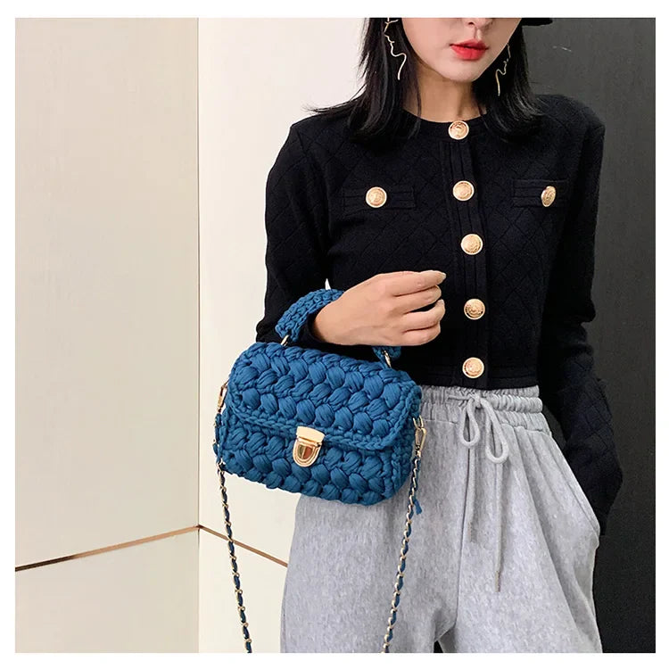 Accessoire de mode femme: sac Olbia en crochet de coton recyclé, petit, élégant et pratique.