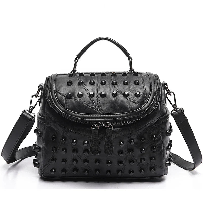 Sac à main femme rock noir en cuir synthétique avec bandoulière et détails cloutés, accessoire mode