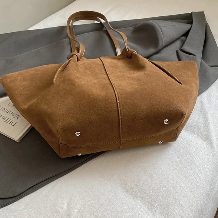 Cabas marron pour femme, grand et élégant, sac de tous les jours, parfait pour le bureau ou la ville.