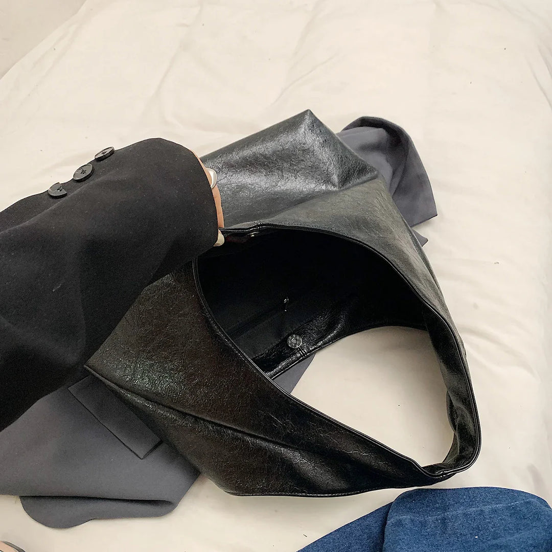 Sac à main hobo chic pour femmes en similicuir. Porté épaule confortable, idéal pour les sorties quotidiennes.