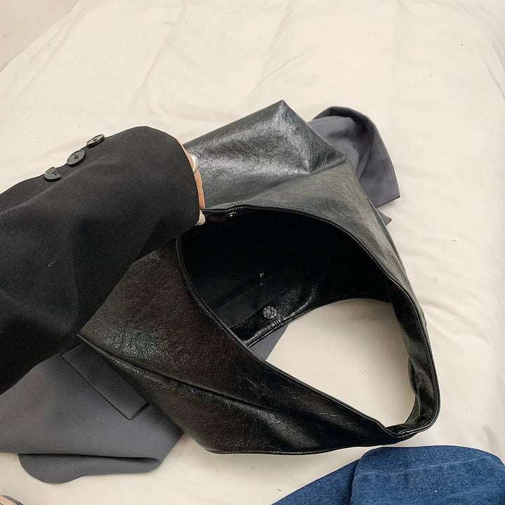 Sac à main hobo chic pour femmes en similicuir. Porté épaule confortable, idéal pour les sorties quotidiennes.