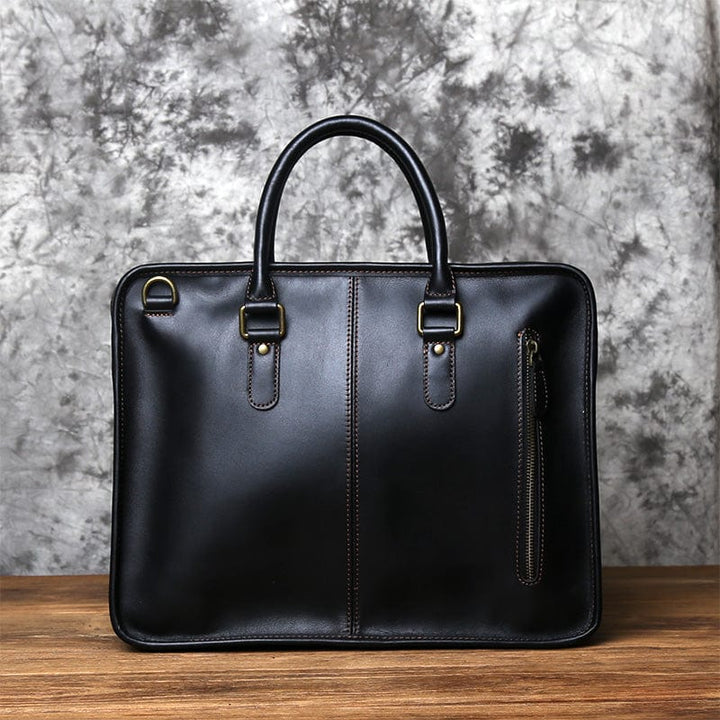 Sac Valentin en cuir véritable, avec sangle réglable, offrant confort et style pour l'homme actif.