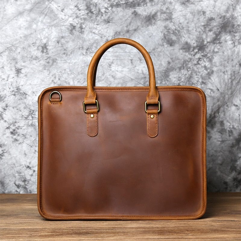Sac à bandoulière homme en cuir véritable, accessoire homme raffiné et pratique pour documents.