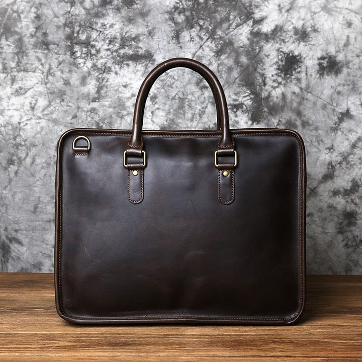 Accessoire homme: sac à main en cuir véritable noir, design classique et intemporel.