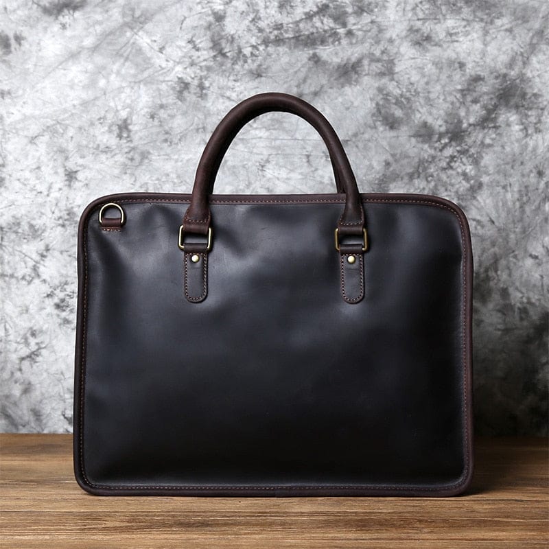 Sac à main homme en cuir de vache marron, avec fermeture éclair robuste, pour un style impeccable.