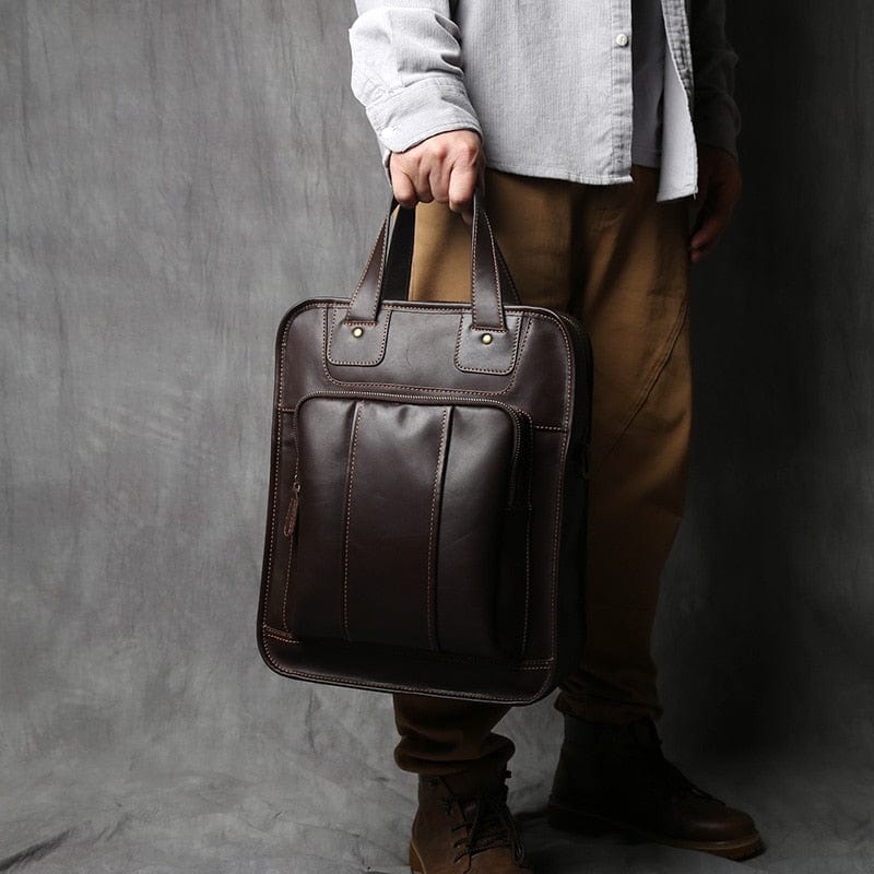 Sac à main en cuir véritable noir, accessoire homme chic et pratique, pour un style raffiné.