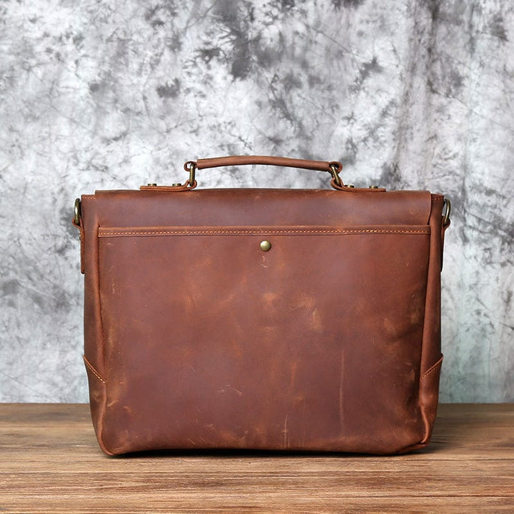 Accessoire de maroquinerie homme : sac en cuir pour travail, style classique et intemporel, grande capacité.