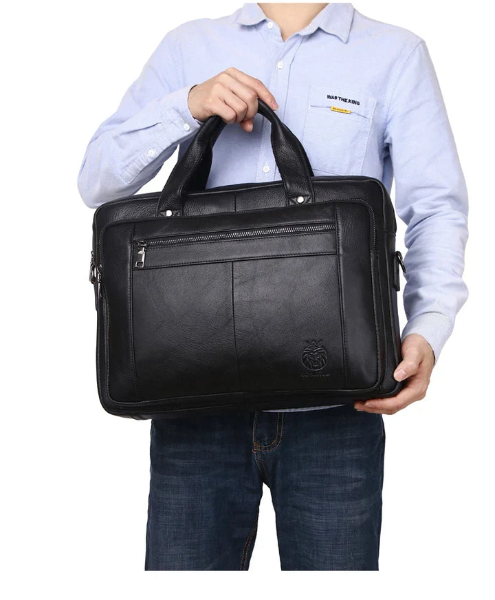 Bandoulière résistante d'un sac homme en cuir noir, confort et élégance pour le transport quotidien.