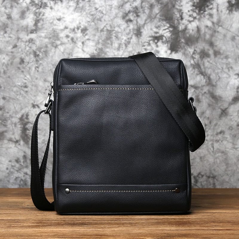 Sac à main homme élégant en cuir véritable noir, vue de face, style décontracté
