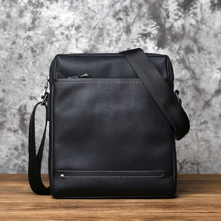 Sac à main homme élégant en cuir véritable noir, vue de face, style décontracté