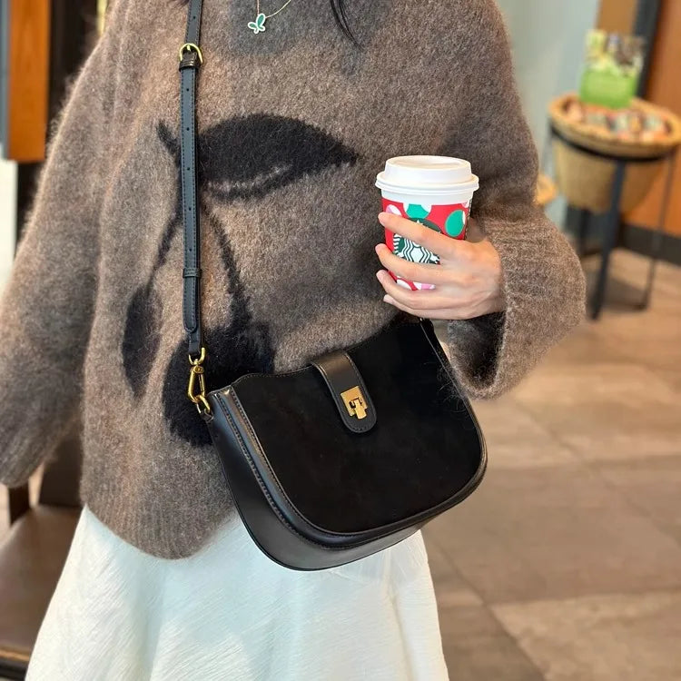 Sac à main élégant en cuir pour femmes, design chic et moderne.
