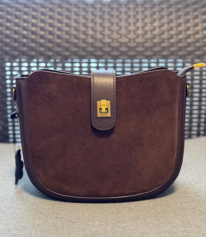 Sac en cuir véritable pour femmes, accessoire polyvalent avec bandoulière.