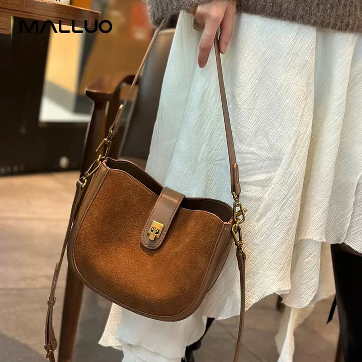 Sac élégant pour femmes en cuir véritable, style moderne et raffiné.