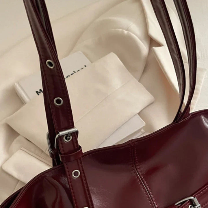 Sac femme rouge, style élégant, sac à main polyvalent en similicuir, accessoire tendance.