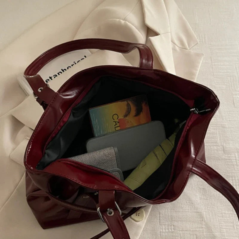 Sac à main blanc, moderne et épuré, en similicuir, sac porté épaule, pour femme.