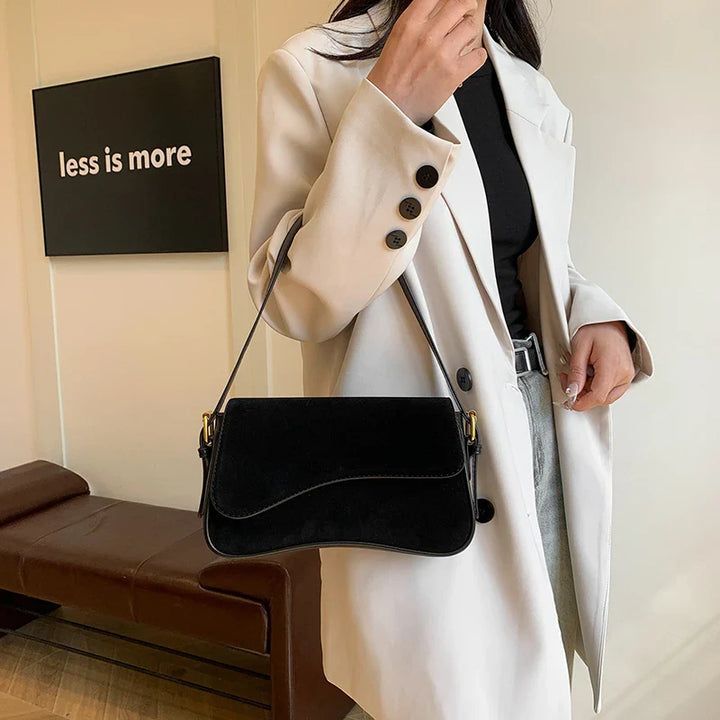 Petit sac à main femme compact en cuir et daim. Élégant, pratique et moderne.