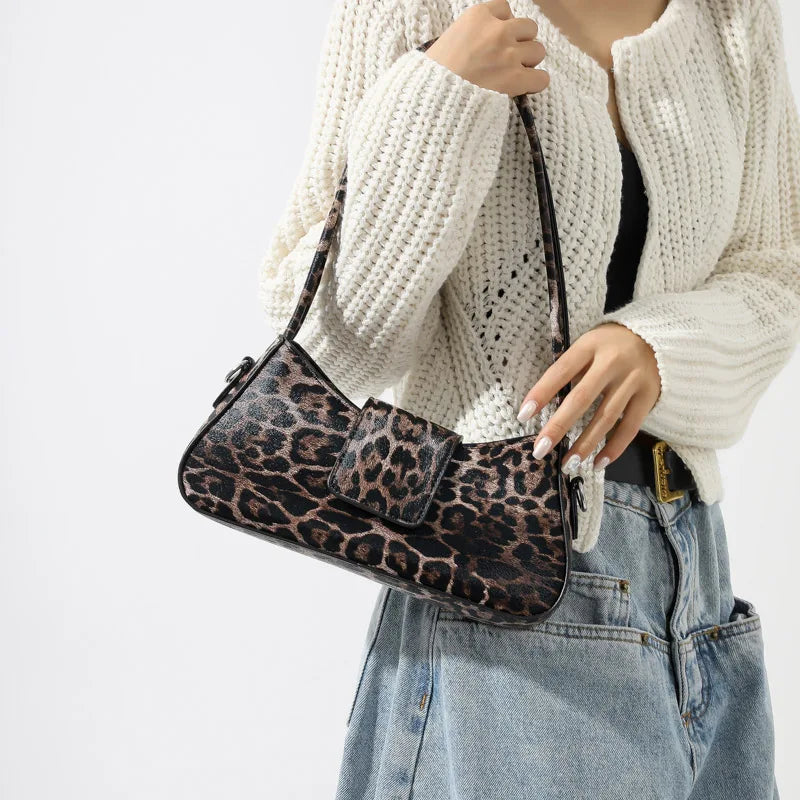 Petit sac à main léopard tendance pour femme, sac épaule ou bandoulière, touche sauvage et élégante.