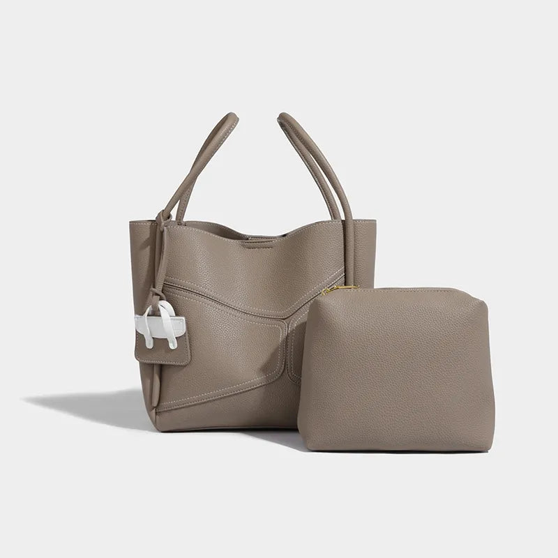 Sac à main luxe femme Adelena en cuir noir, élégant et stylé, avec bandoulière réglable.