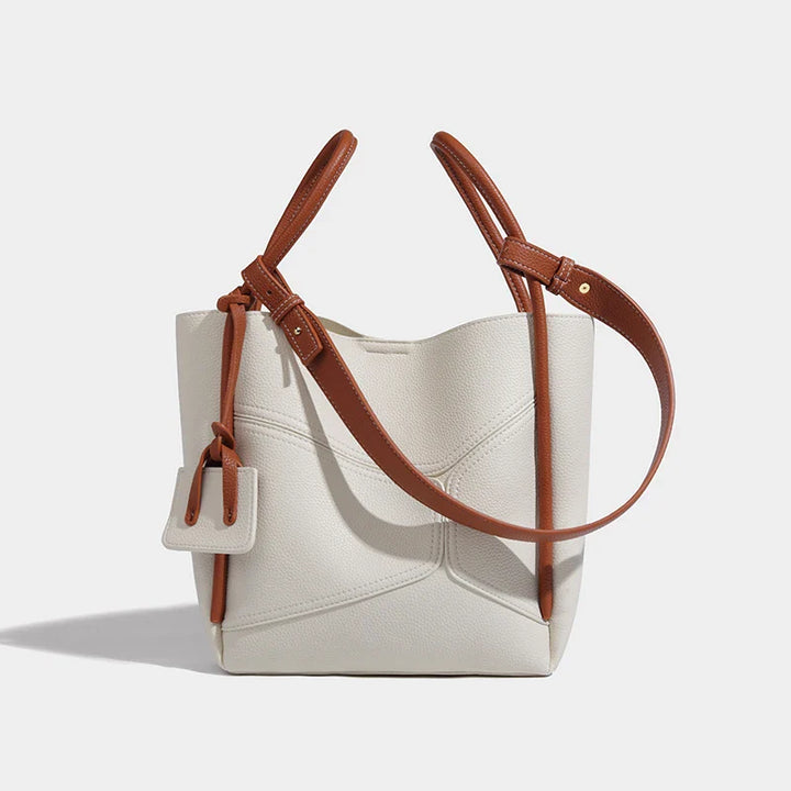 Sac Adelena en cuir texturé vert forêt, accessoire mode unique pour femme sophistiquée.