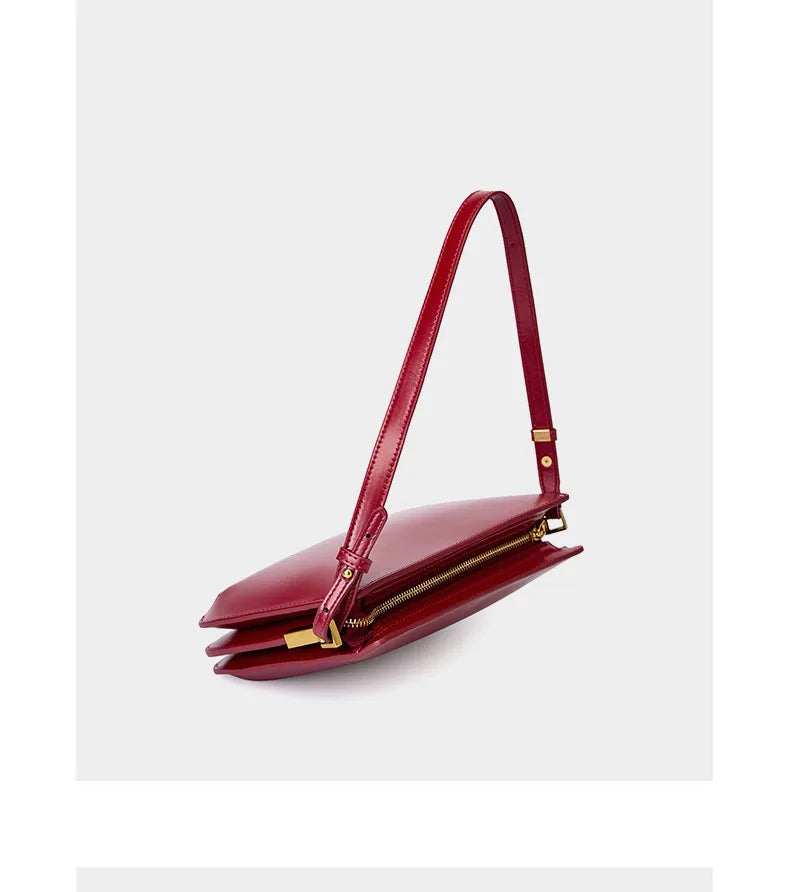 Ensemble de trois sacs à main luxe en cuir véritable: noir, jaune et rouge, illustrant la gamme de couleurs mode.