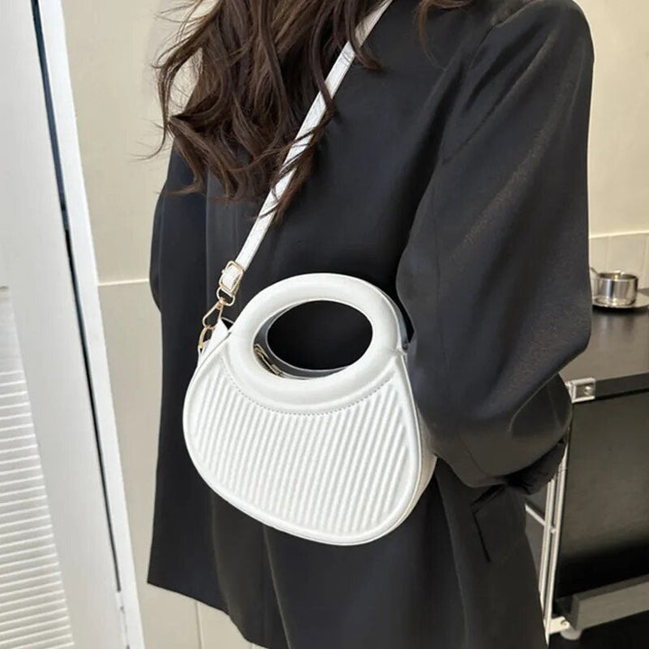 Sac à main matelassé noir, mini taille, bandoulière réglable, parfait pour la femme moderne.