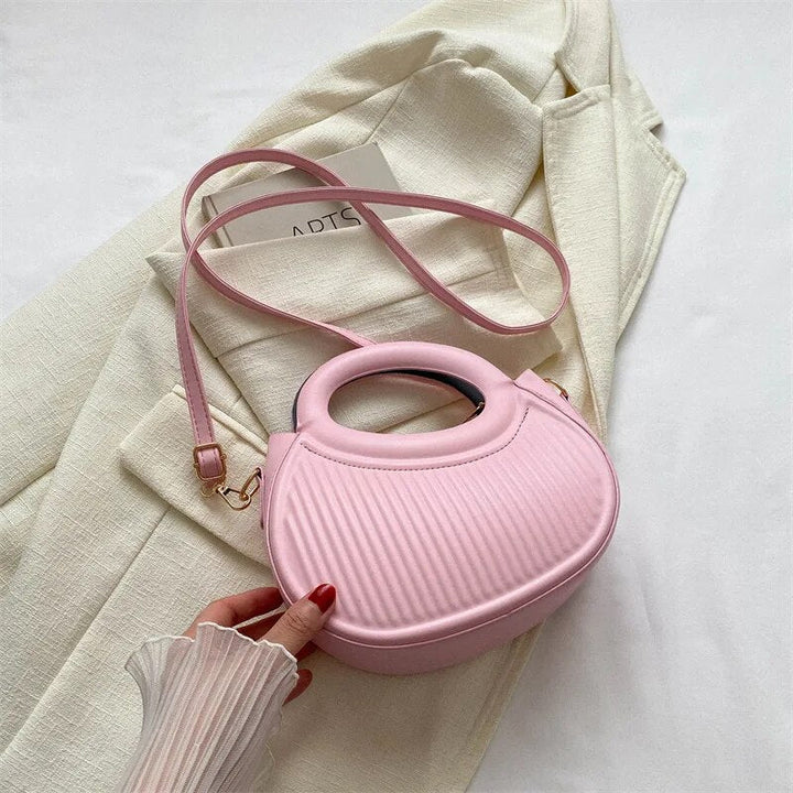 Sac bandoulière matelassé noir élégant pour femme, idéal pour le quotidien et les sorties.