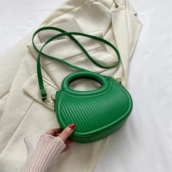 Petit sac bandoulière matelassé noir, idéal pour le quotidien, accessoire mode femme tendance.