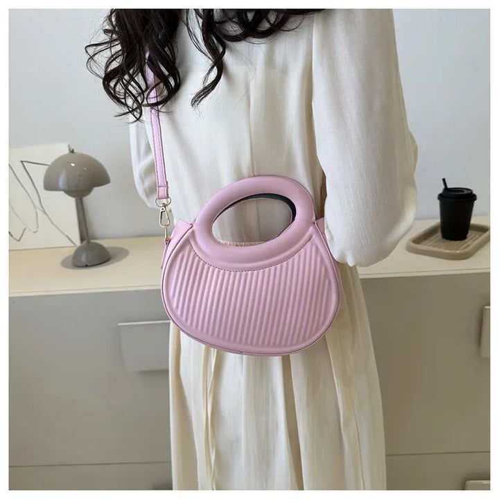 Sac à main femme noir matelassé, mini bandoulière, design élégant et chic pour toute occasion.