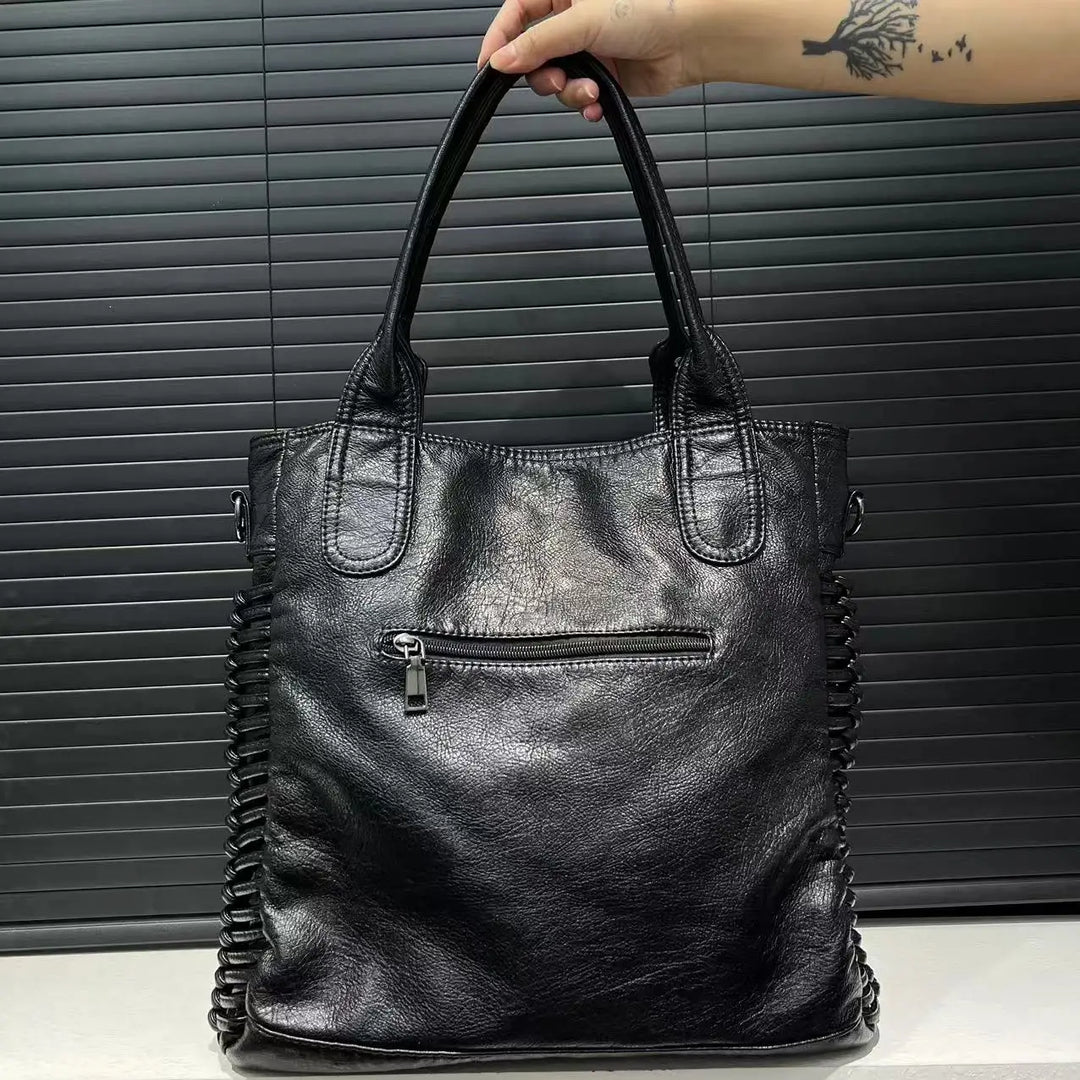 Sac à main professionnel noir solide pour femmes actives, idéal bureau ou cours. Design élégant.
