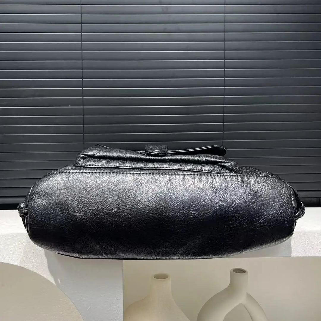 Sac à main femme noir solide et polyvalent, parfait pour le travail, les cours ou les sorties.