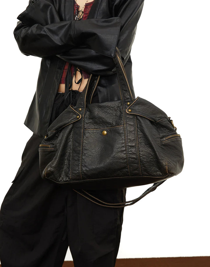 Grand sac à main noir femme étudiante, en cuir synthétique. Porté épaule ou bandoulière, parfait pour les cours.