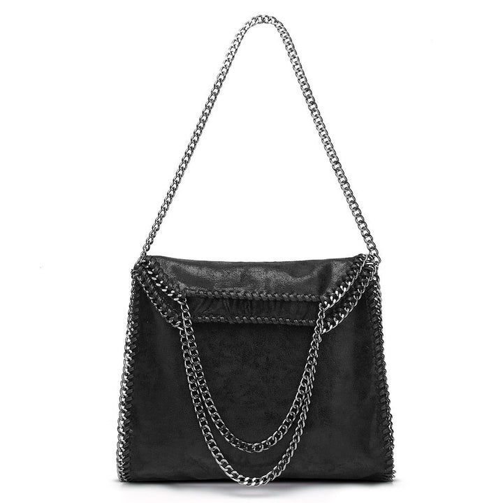 Sac à main noir élégant pour femme avec chaîne dorée, parfait accessoire chic en cuir vegan.