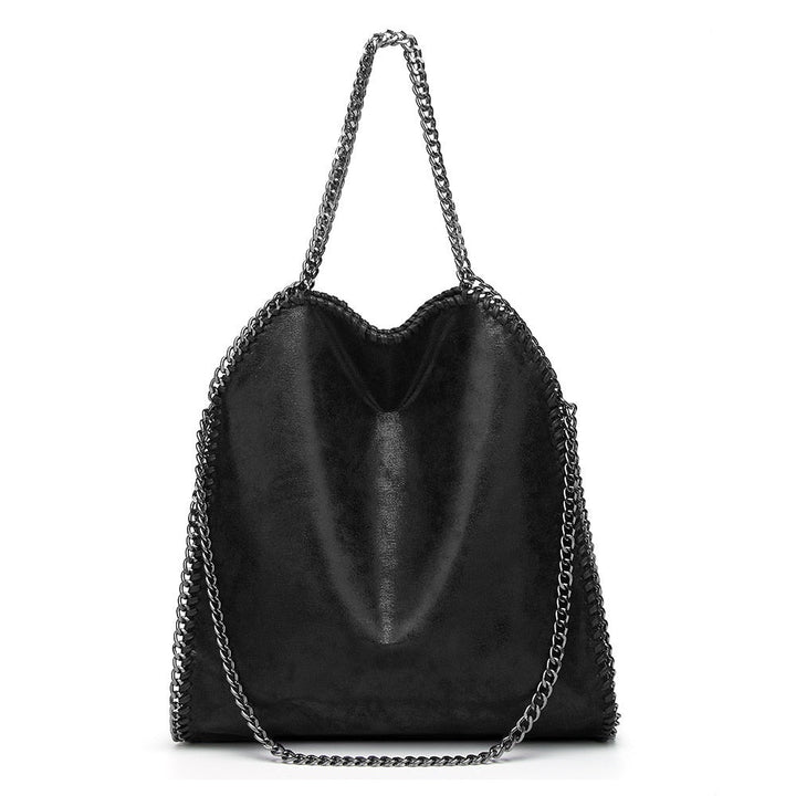 Sac bandoulière noir chic en cuir vegan pour femme, avec chaîne dorée, idéal pochette élégante.