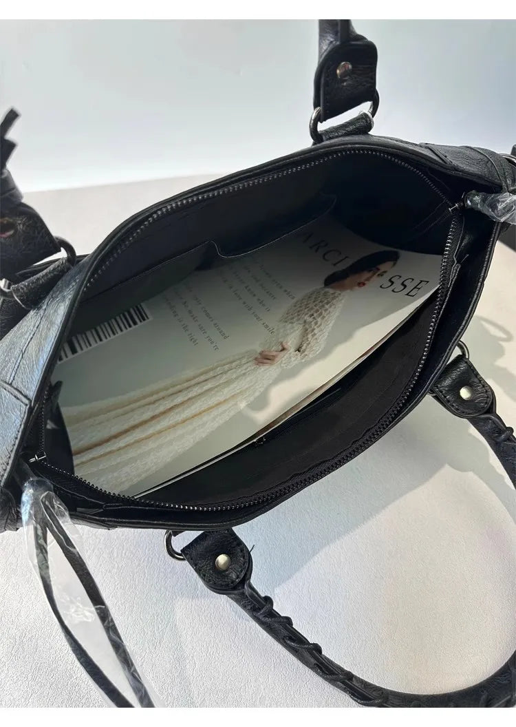 Sac femmes noir, polyvalent et élégant, s'adapte à tous les styles.