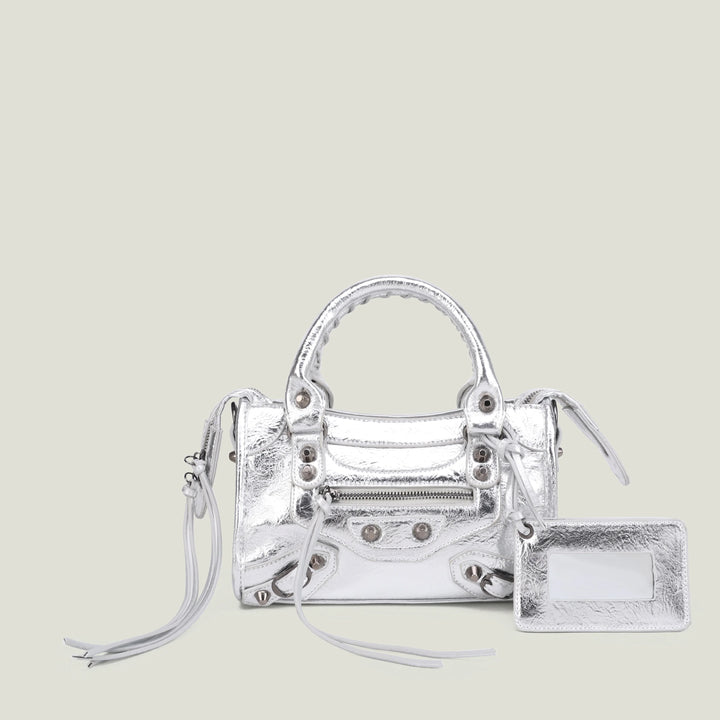 Sac bandoulière rouge, chic et pratique pour un usage quotidien.